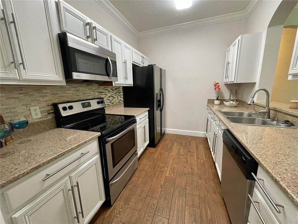 For Rent: $2,000 (3 beds, 2 baths, 1408 Square Feet)