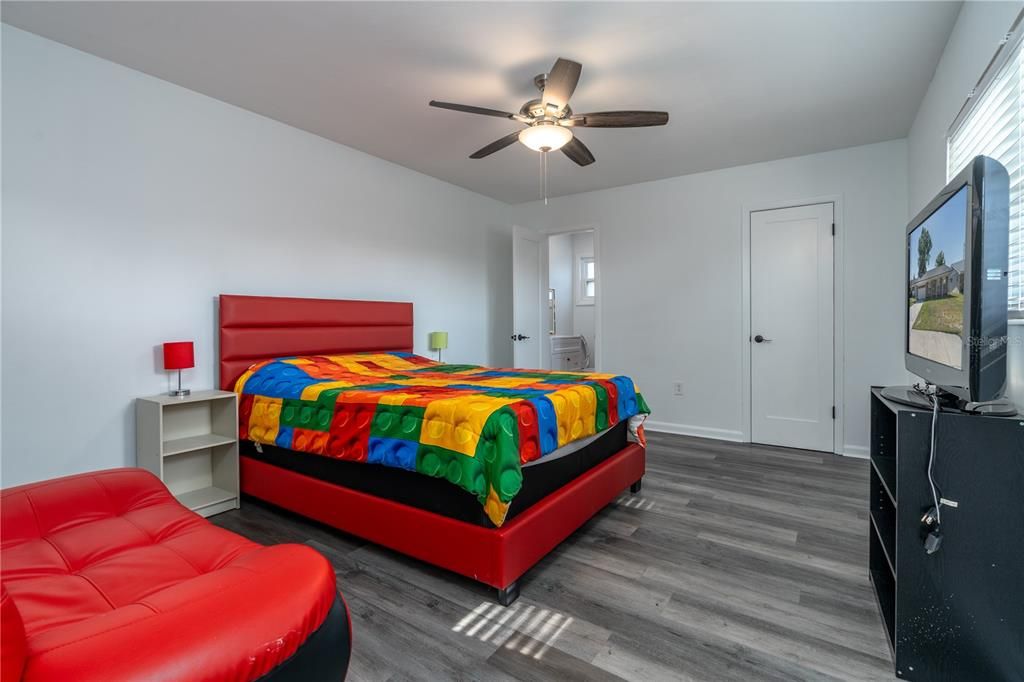 For Sale: $365,000 (4 beds, 2 baths, 1534 Square Feet)