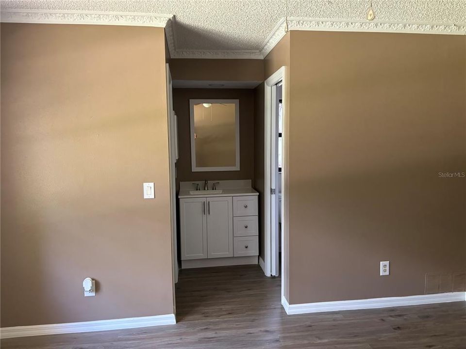 For Sale: $249,900 (2 beds, 2 baths, 1195 Square Feet)