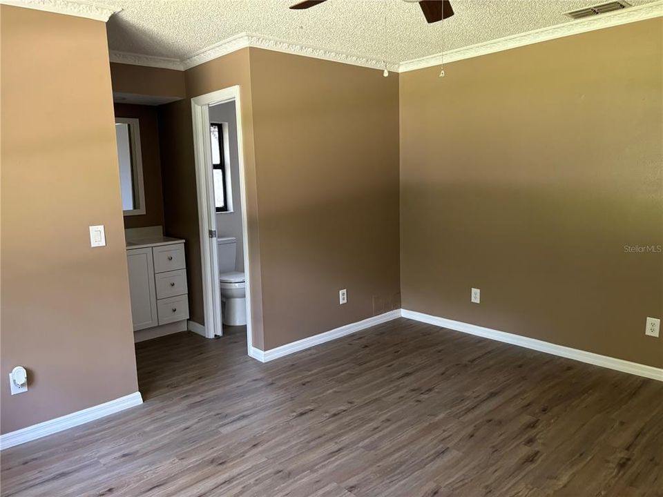 For Sale: $249,900 (2 beds, 2 baths, 1195 Square Feet)