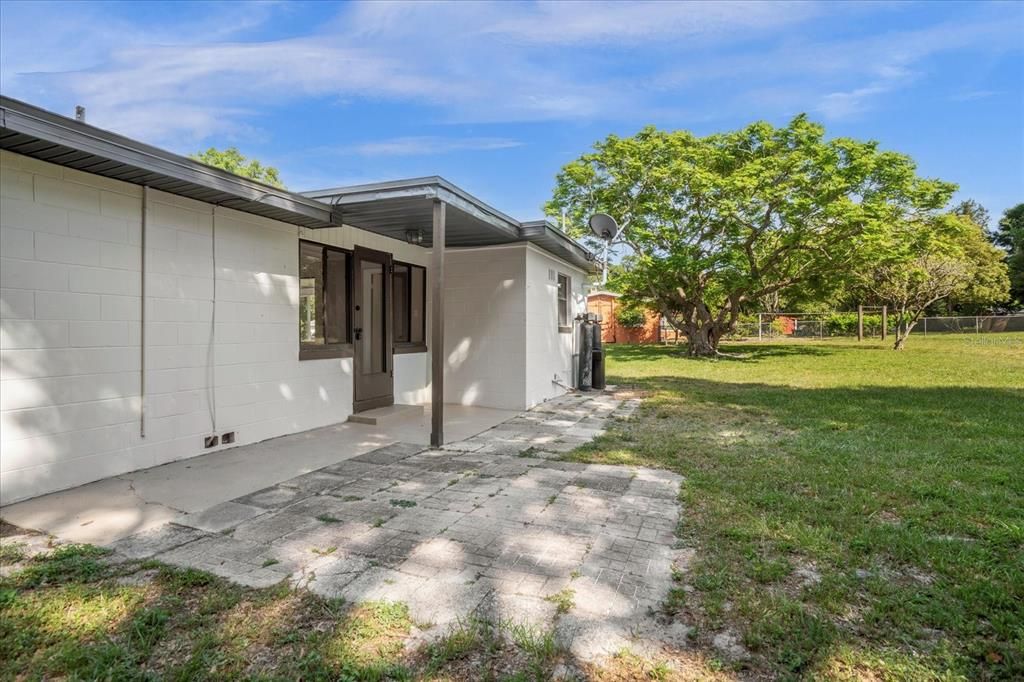 Active With Contract: $289,900 (2 beds, 2 baths, 1449 Square Feet)