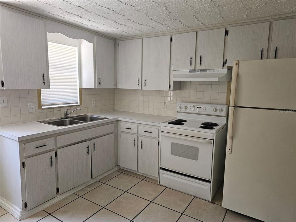 Recently Rented: $1,100 (2 beds, 1 baths, 728 Square Feet)