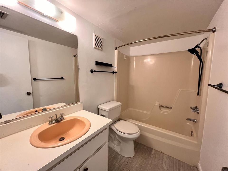 В аренду: $1,400 (2 спален, 2 ванн, 960 Квадратных фут)