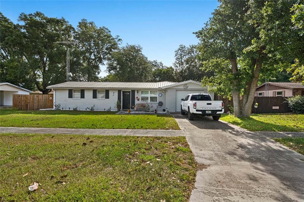 For Sale: $259,000 (4 beds, 2 baths, 1427 Square Feet)