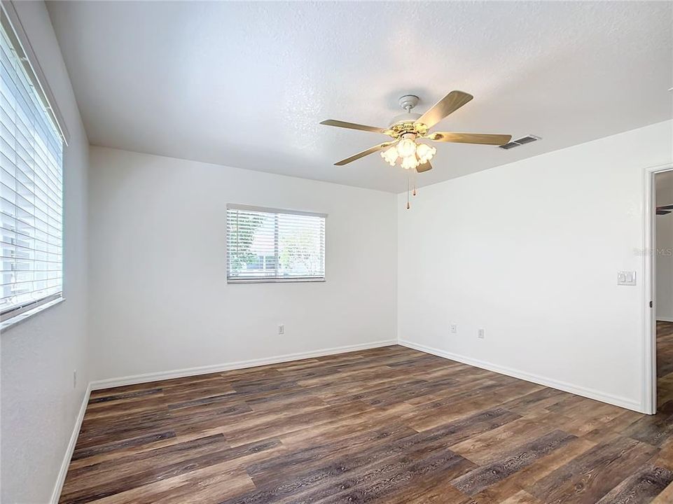 For Sale: $242,500 (2 beds, 2 baths, 1136 Square Feet)