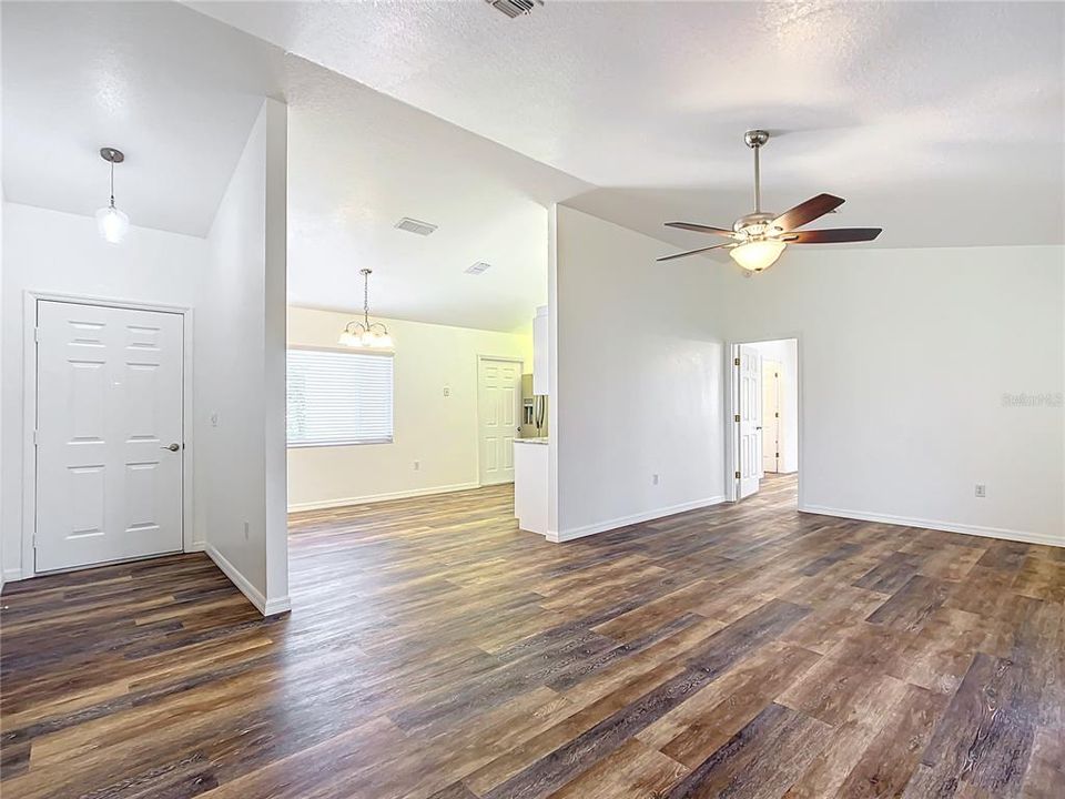 For Sale: $242,500 (2 beds, 2 baths, 1136 Square Feet)