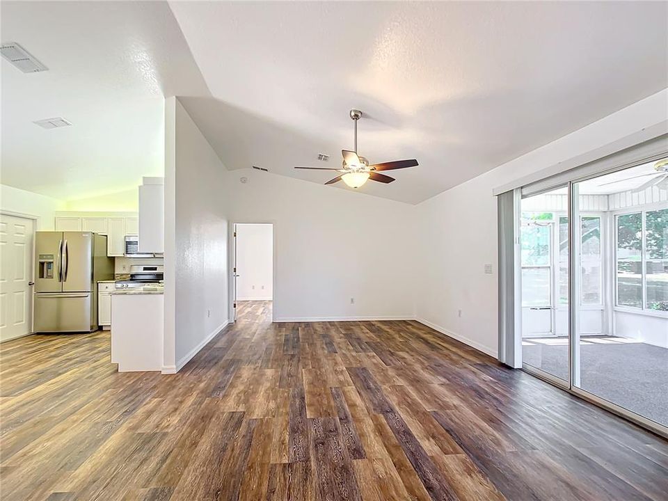 For Sale: $242,500 (2 beds, 2 baths, 1136 Square Feet)
