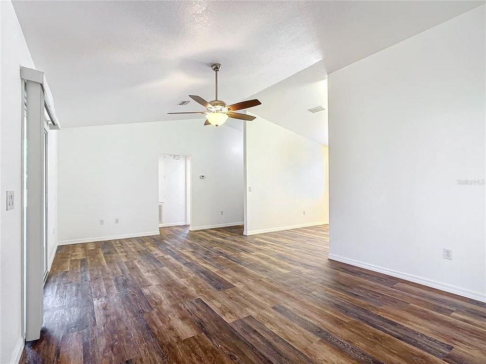 For Sale: $242,500 (2 beds, 2 baths, 1136 Square Feet)