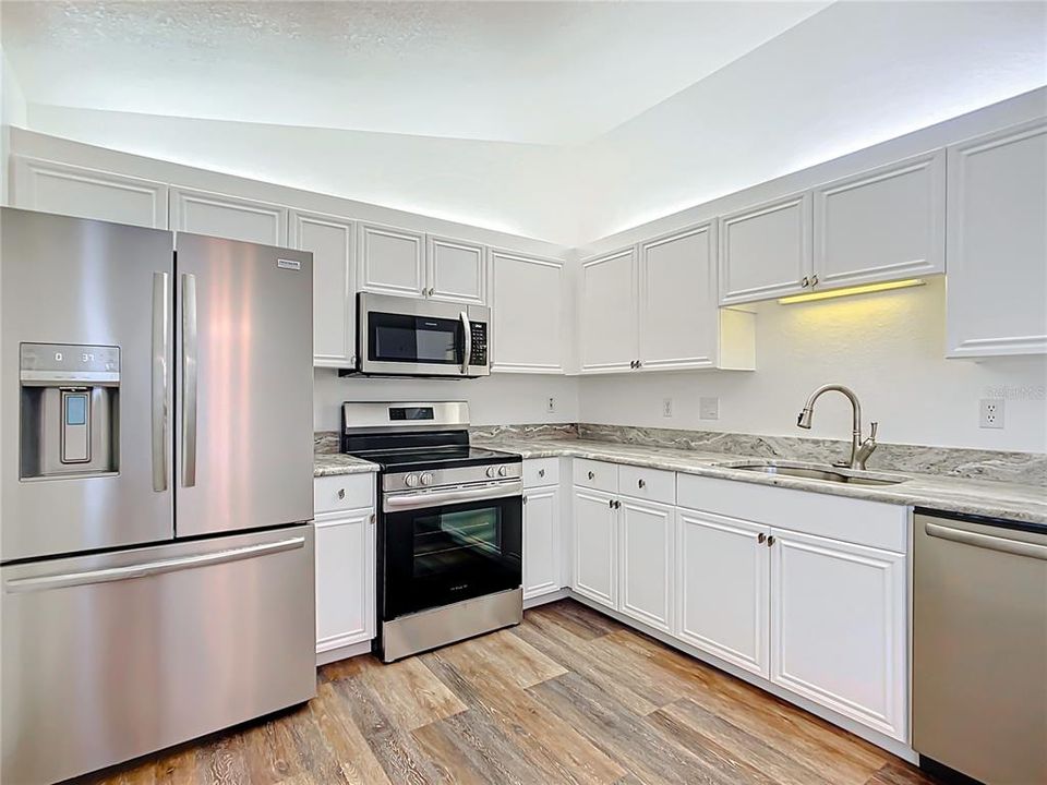 For Sale: $242,500 (2 beds, 2 baths, 1136 Square Feet)