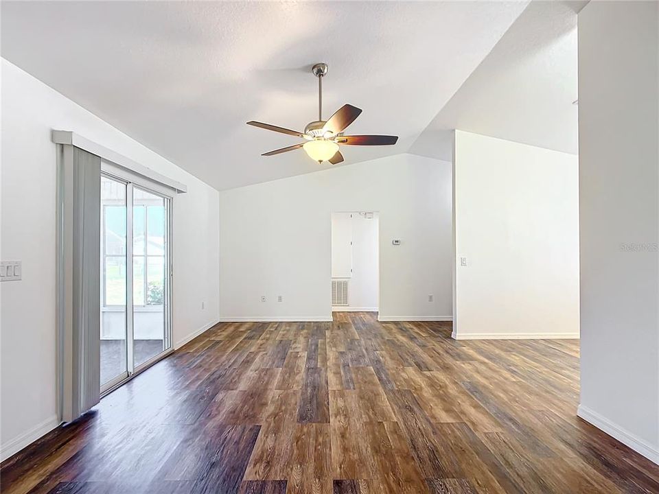 For Sale: $242,500 (2 beds, 2 baths, 1136 Square Feet)