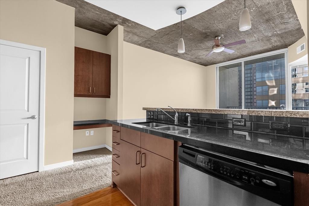 For Sale: $254,900 (1 beds, 1 baths, 715 Square Feet)