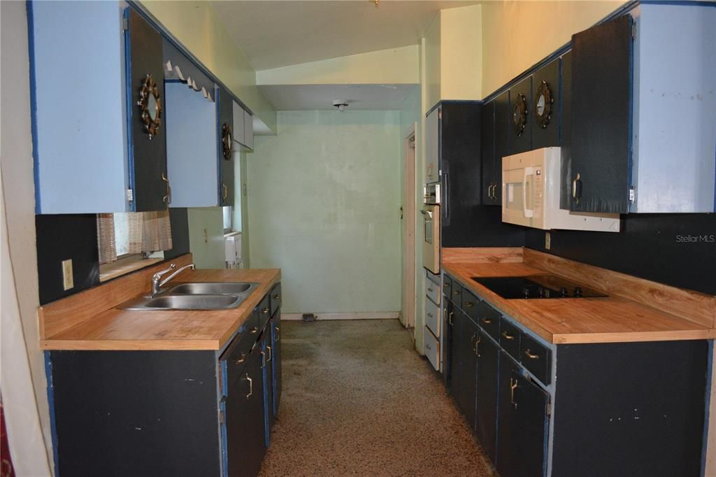 For Sale: $250,000 (3 beds, 2 baths, 1210 Square Feet)