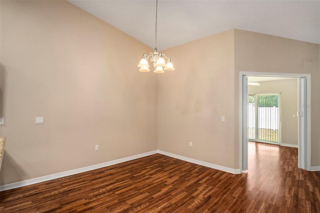 Active With Contract: $265,000 (2 beds, 2 baths, 1316 Square Feet)
