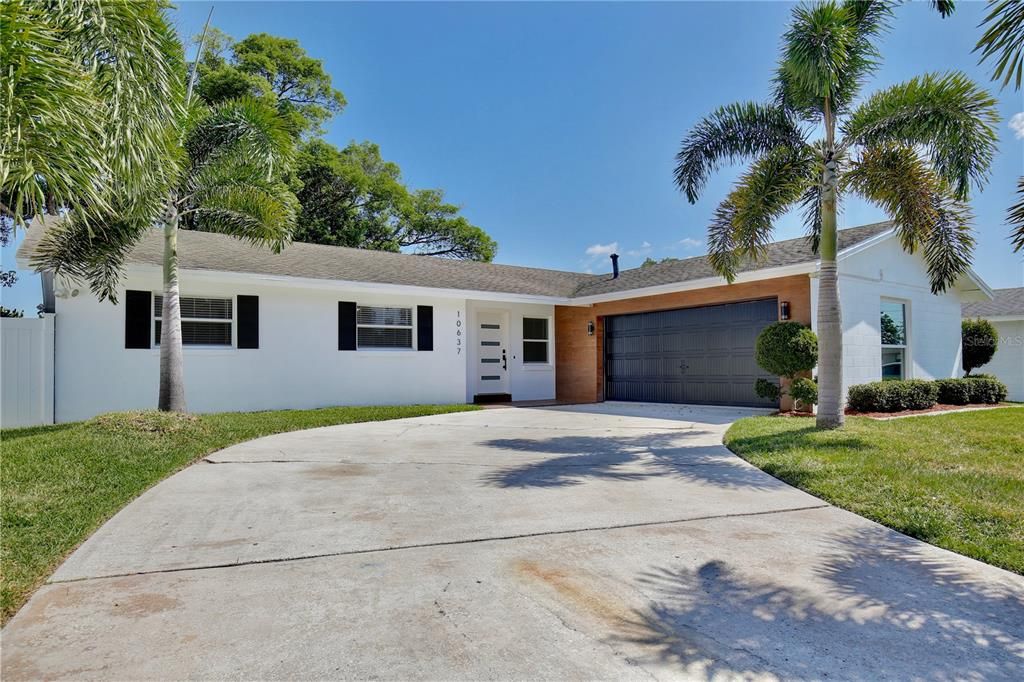 Active With Contract: $429,900 (3 beds, 2 baths, 2004 Square Feet)