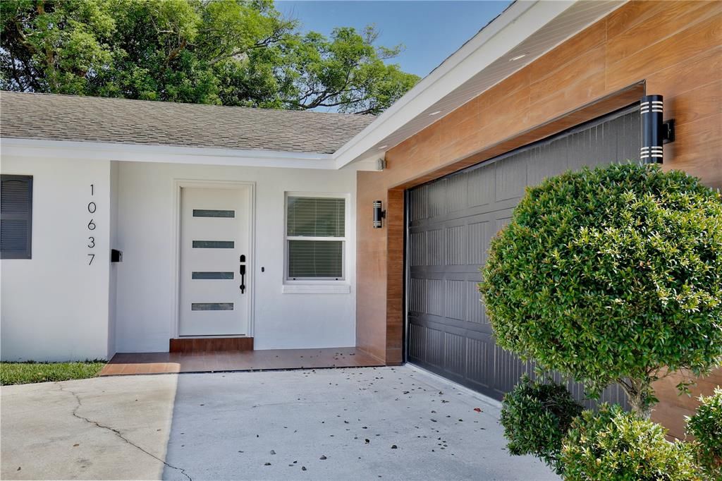 Active With Contract: $429,900 (3 beds, 2 baths, 2004 Square Feet)