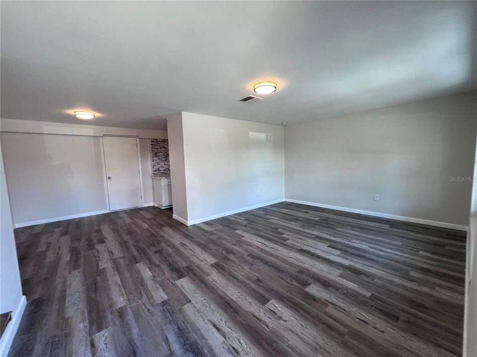 For Sale: $285,000 (2 beds, 2 baths, 920 Square Feet)