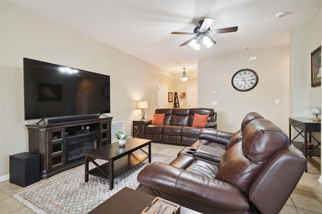For Sale: $357,000 (3 beds, 2 baths, 1681 Square Feet)