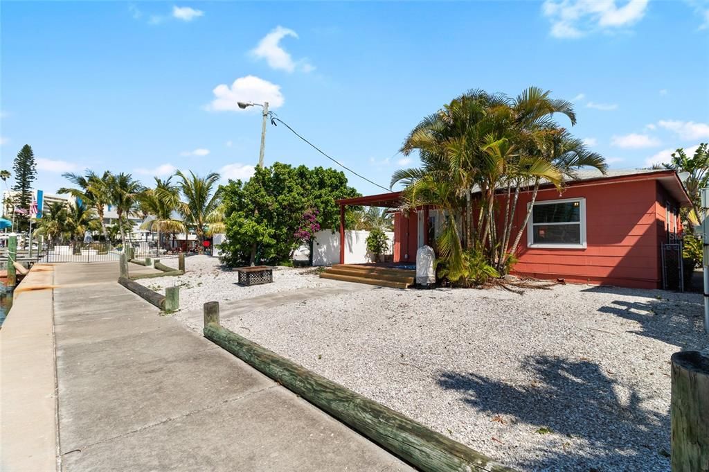 For Sale: $1,295,000 (3 beds, 2 baths, 1105 Square Feet)