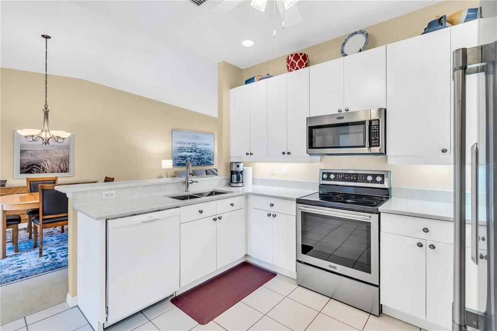 For Sale: $325,000 (2 beds, 2 baths, 1350 Square Feet)