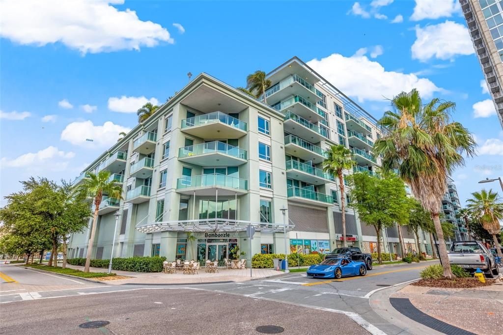 Active With Contract: $2,999 (2 beds, 2 baths, 1134 Square Feet)