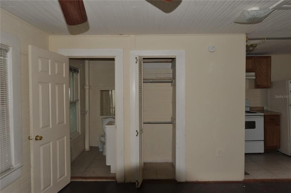 For Rent: $1,000 (1 beds, 1 baths, 400 Square Feet)