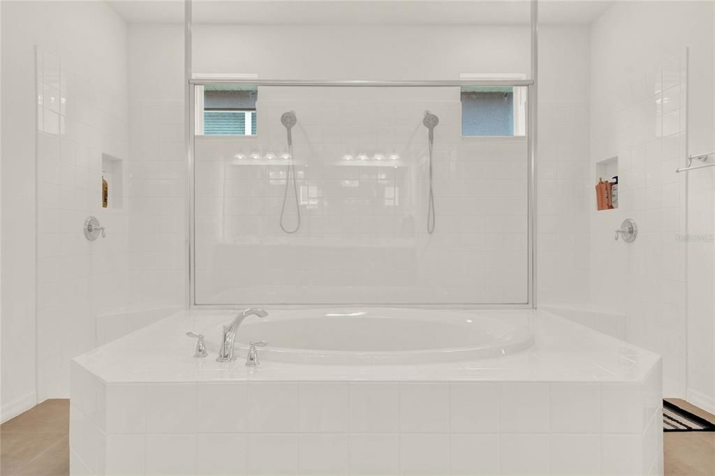 Master bath with dual shower heads