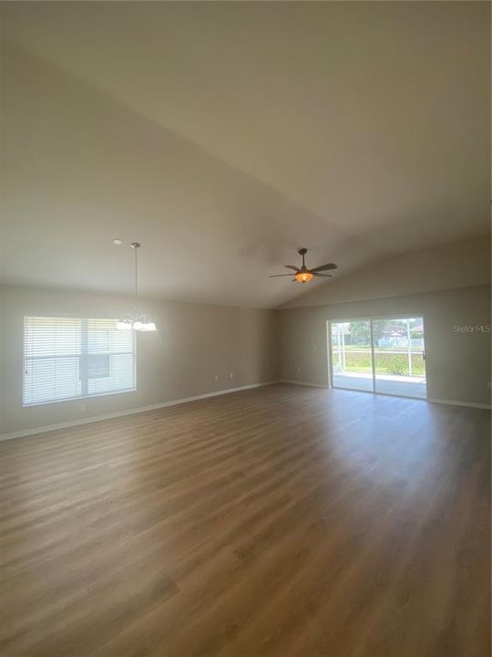 For Rent: $2,250 (3 beds, 2 baths, 1810 Square Feet)