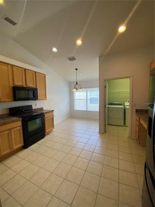 For Rent: $2,250 (3 beds, 2 baths, 1810 Square Feet)