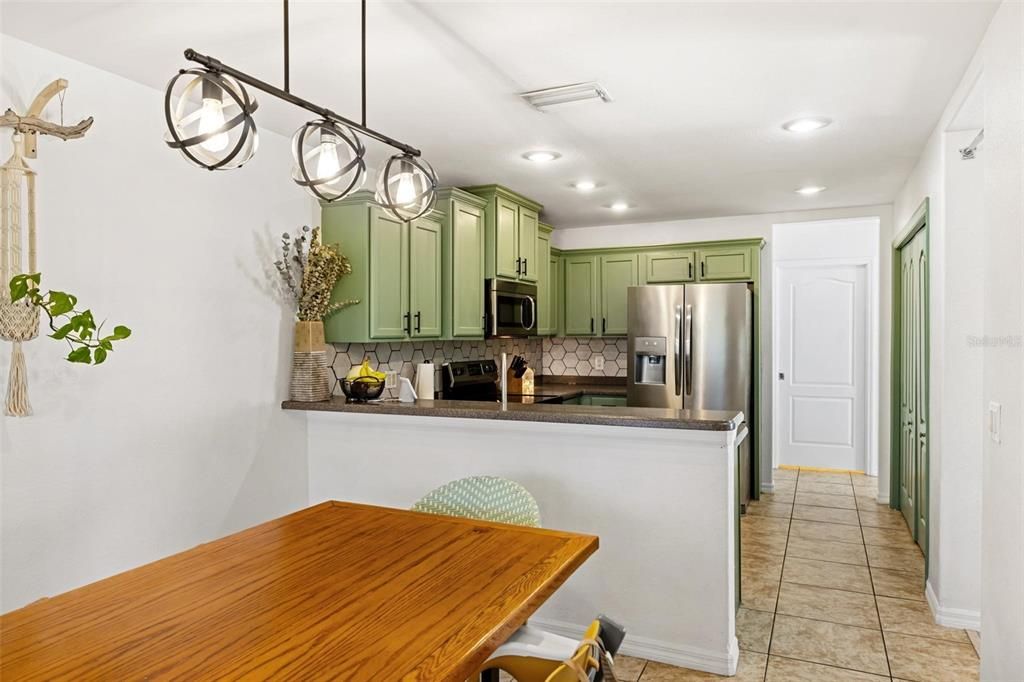 For Sale: $449,000 (4 beds, 2 baths, 1872 Square Feet)