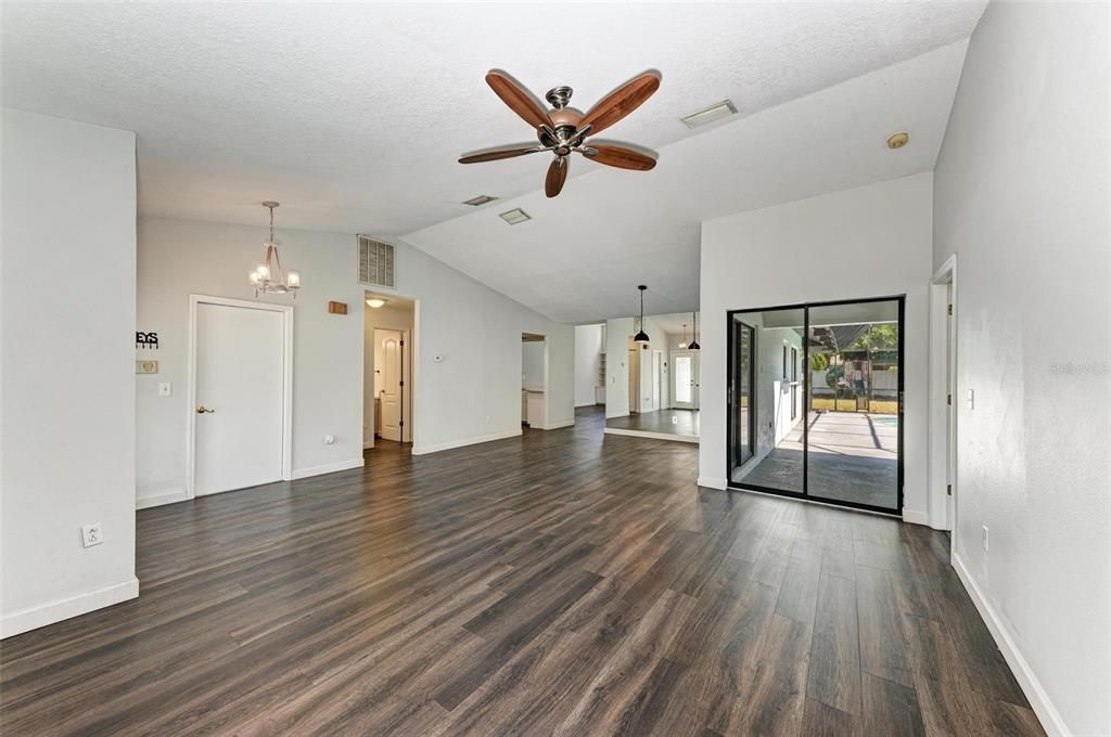 Active With Contract: $489,000 (3 beds, 2 baths, 2086 Square Feet)