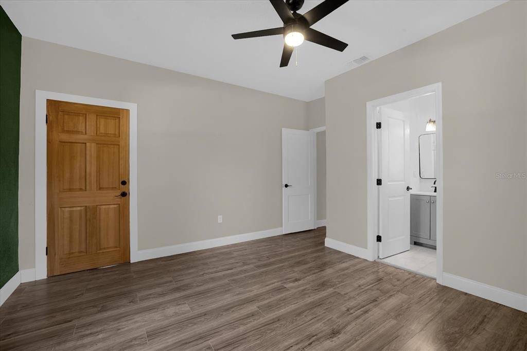 Active With Contract: $289,900 (2 beds, 2 baths, 1020 Square Feet)