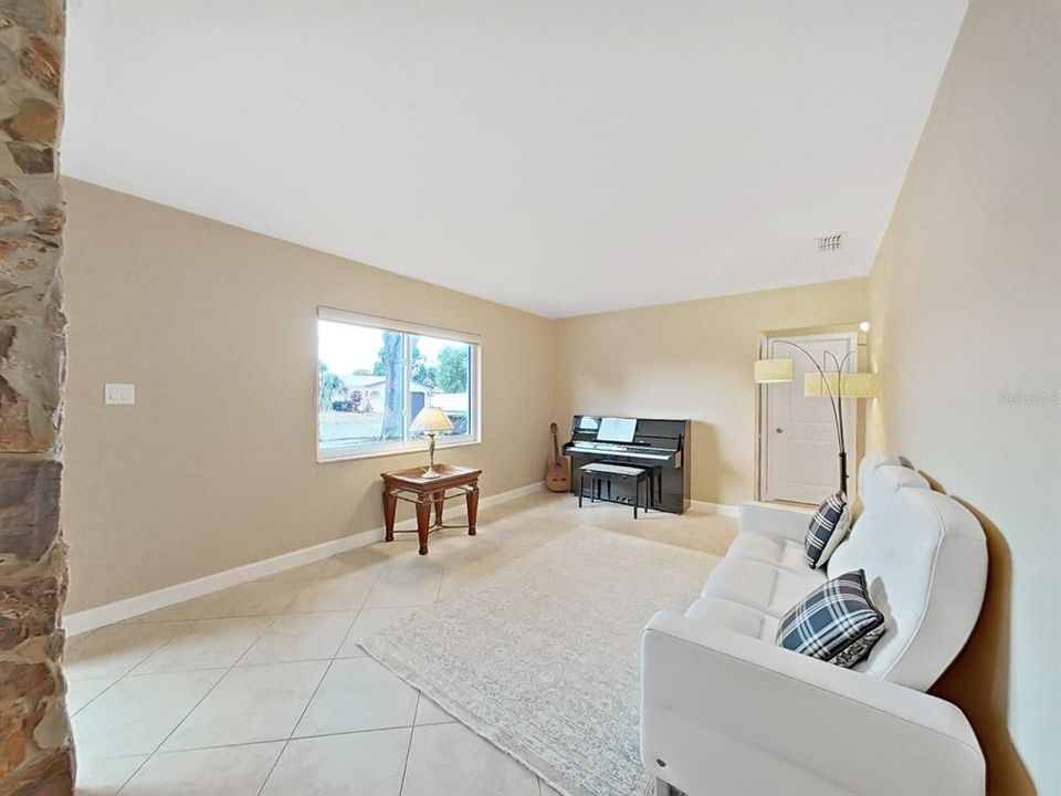 For Sale: $499,000 (4 beds, 2 baths, 1665 Square Feet)