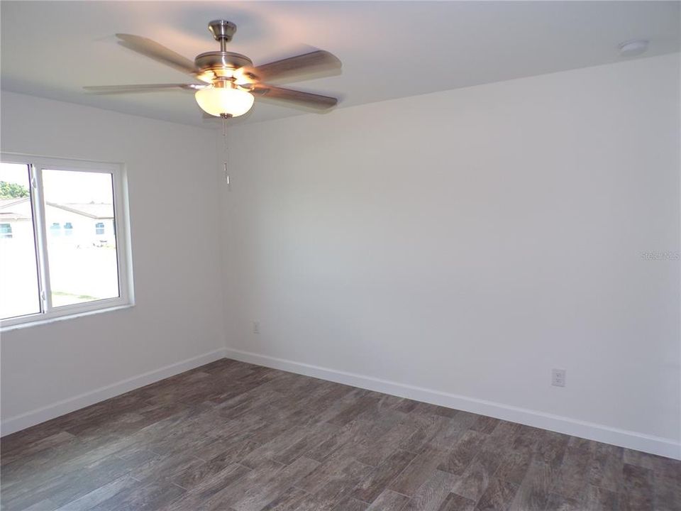 For Rent: $2,400 (3 beds, 2 baths, 2121 Square Feet)