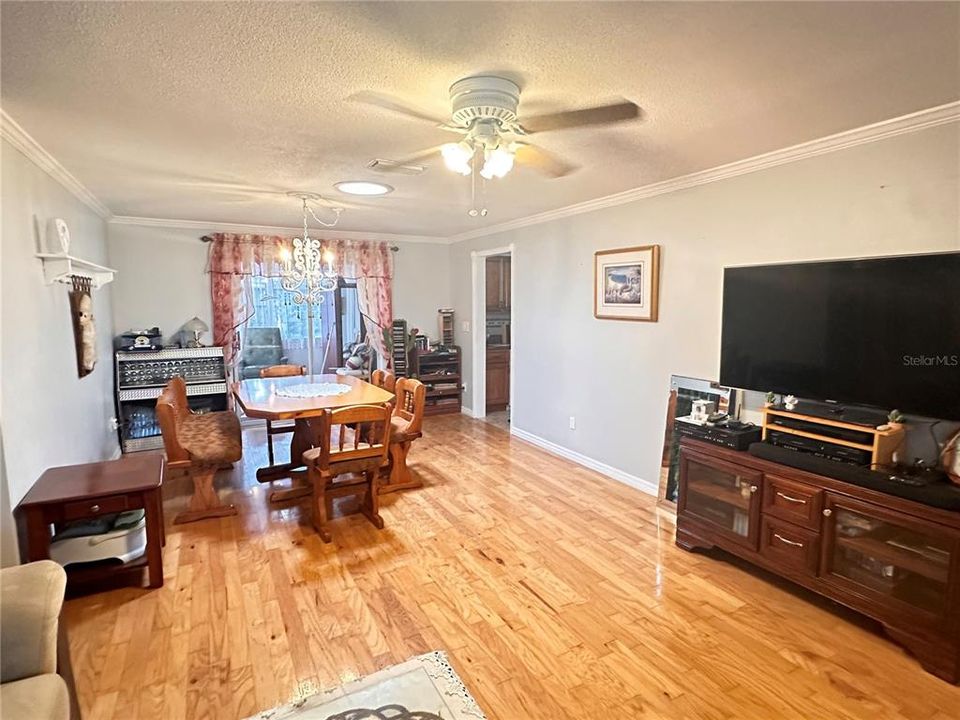For Sale: $419,500 (2 beds, 2 baths, 1650 Square Feet)