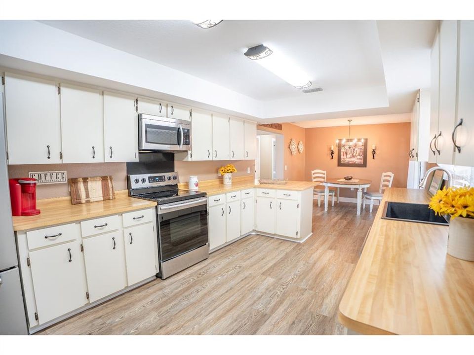 For Sale: $450,000 (3 beds, 2 baths, 2141 Square Feet)