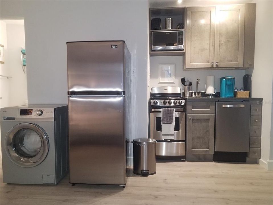 For Rent: $1,500 (1 beds, 1 baths, 412 Square Feet)