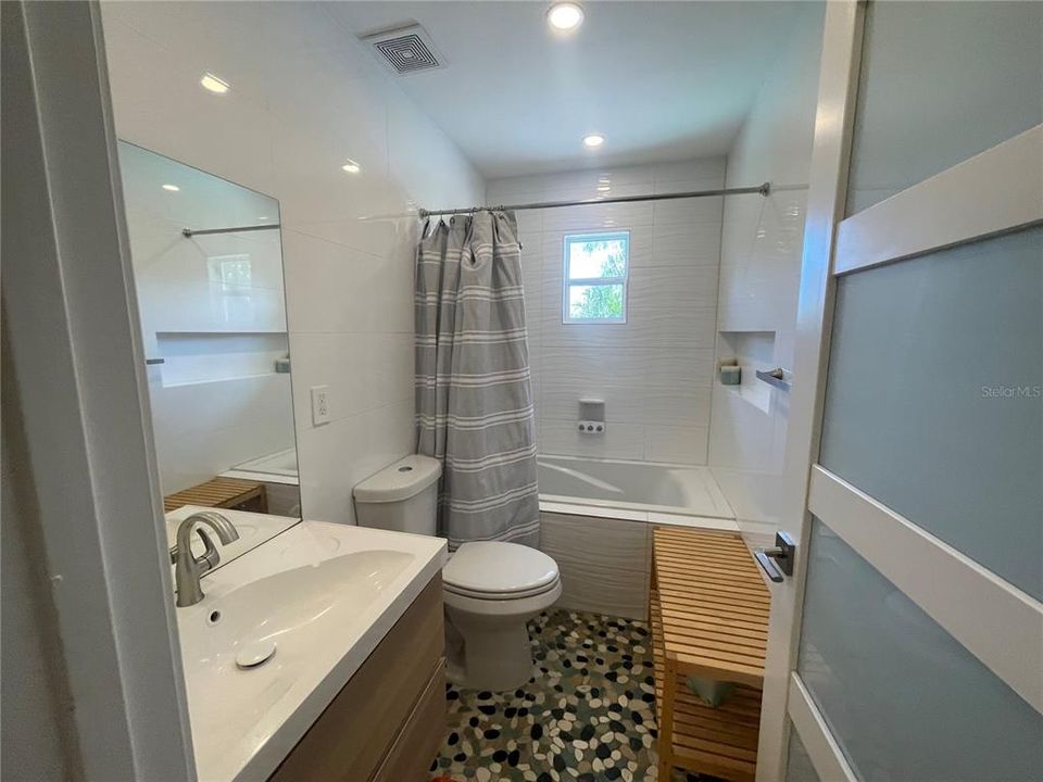 待售: $639,000 (4 贝兹, 2 浴室, 2056 平方英尺)