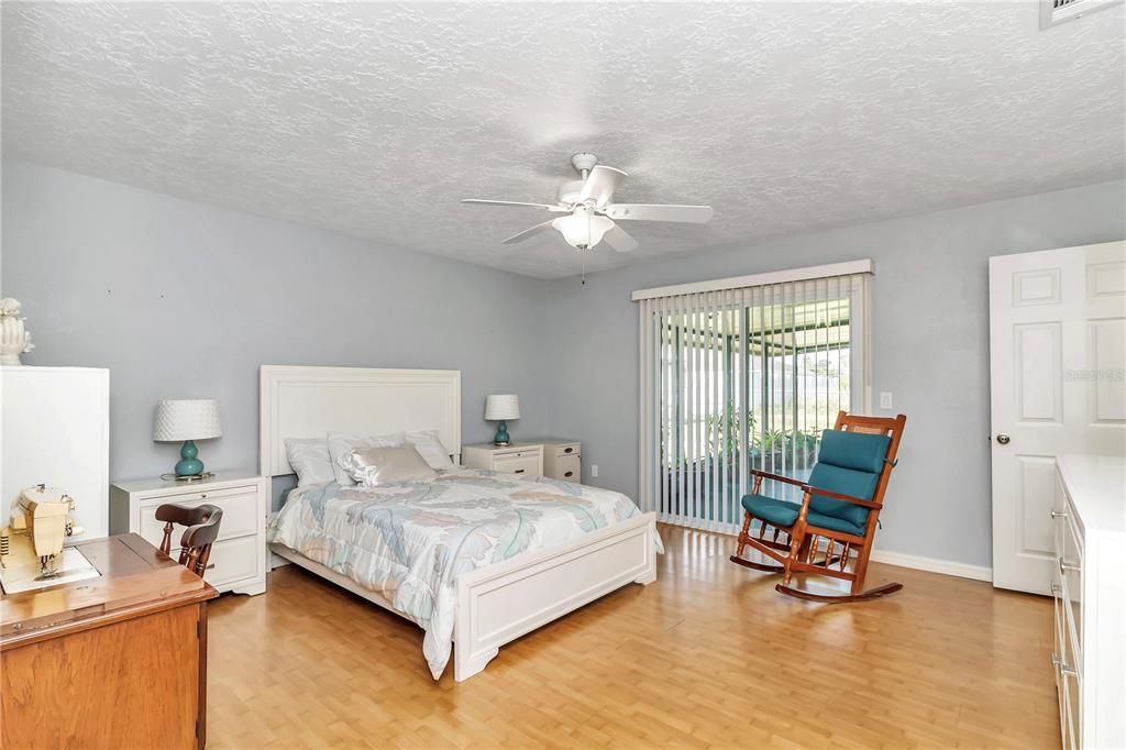 For Sale: $265,000 (3 beds, 2 baths, 1407 Square Feet)