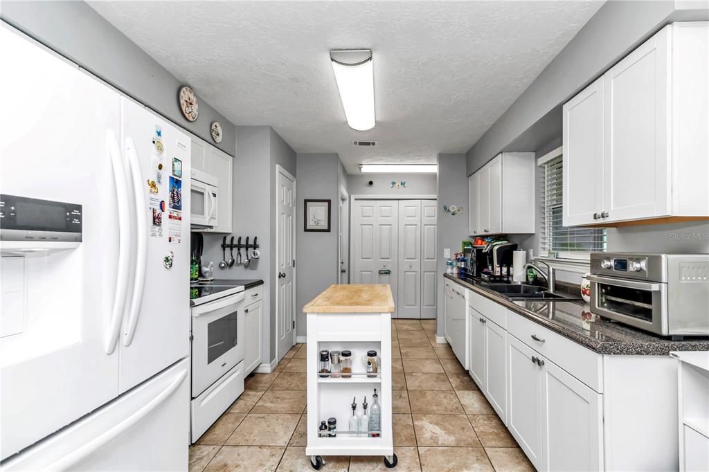For Sale: $265,000 (3 beds, 2 baths, 1407 Square Feet)