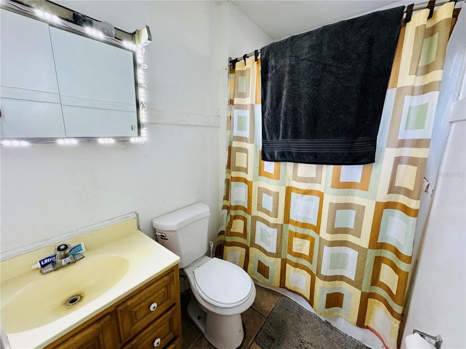 待售: $375,000 (5 贝兹, 3 浴室, 1896 平方英尺)
