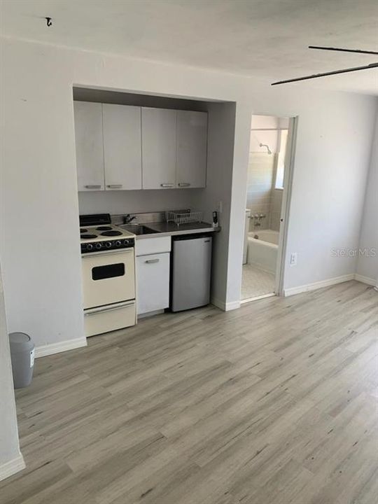 For Rent: $1,400 (1 beds, 1 baths, 405 Square Feet)