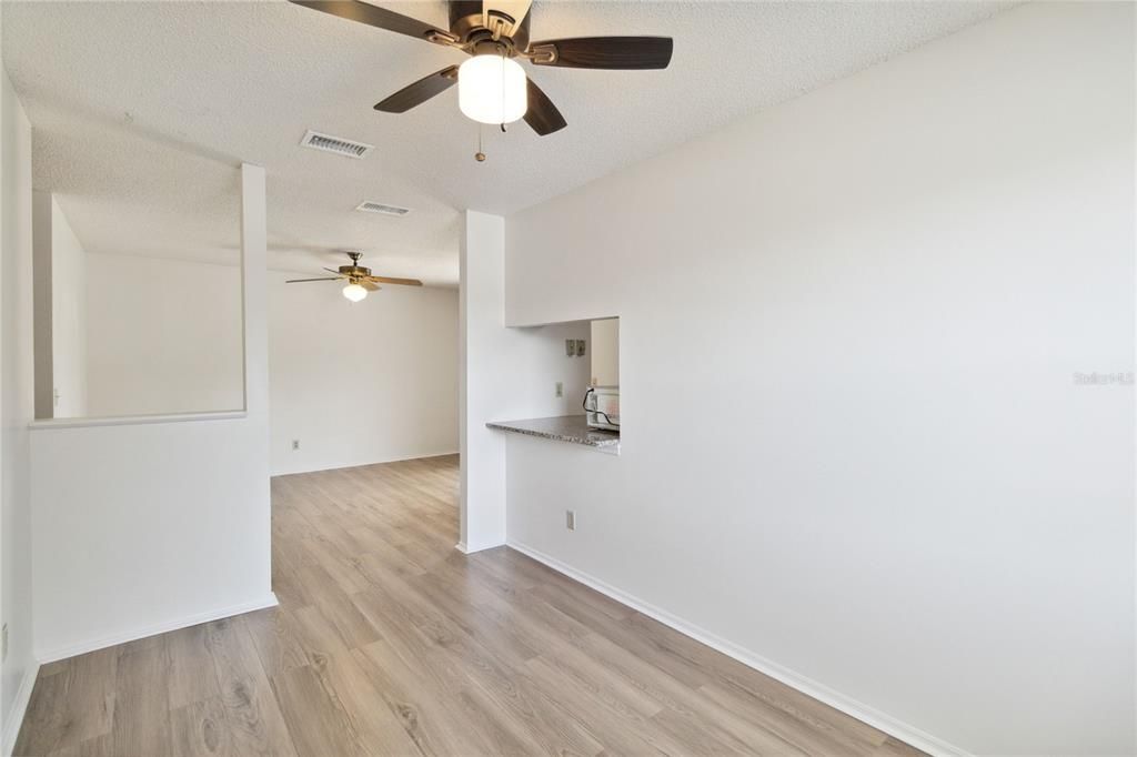 For Sale: $225,000 (2 beds, 2 baths, 1006 Square Feet)