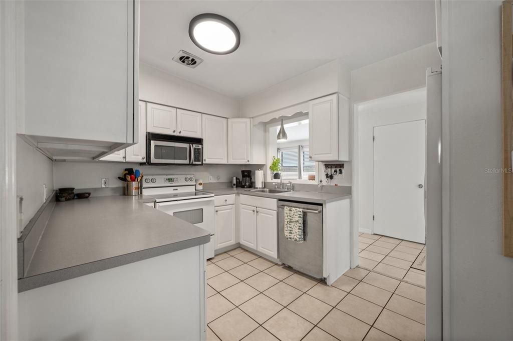 For Sale: $675,000 (2 beds, 2 baths, 1275 Square Feet)