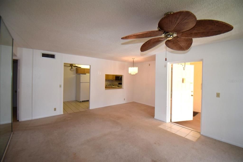 For Sale: $183,990 (2 beds, 2 baths, 1111 Square Feet)