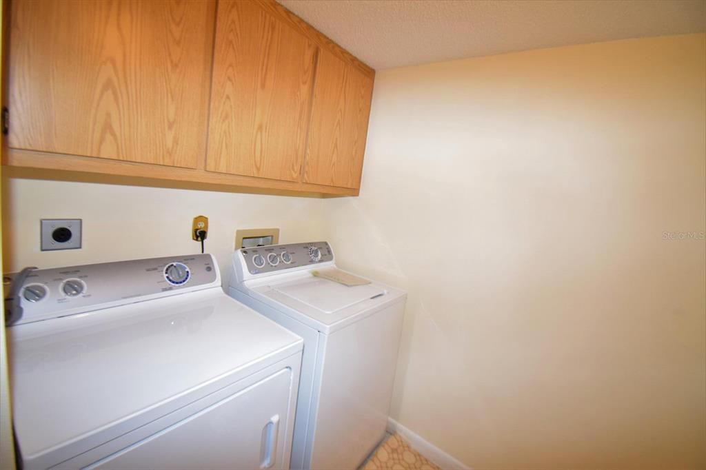 For Sale: $183,900 (2 beds, 2 baths, 1111 Square Feet)