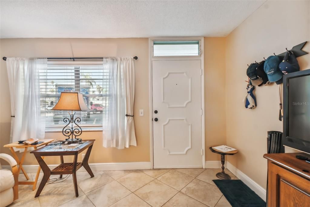 For Sale: $320,000 (2 beds, 2 baths, 1220 Square Feet)