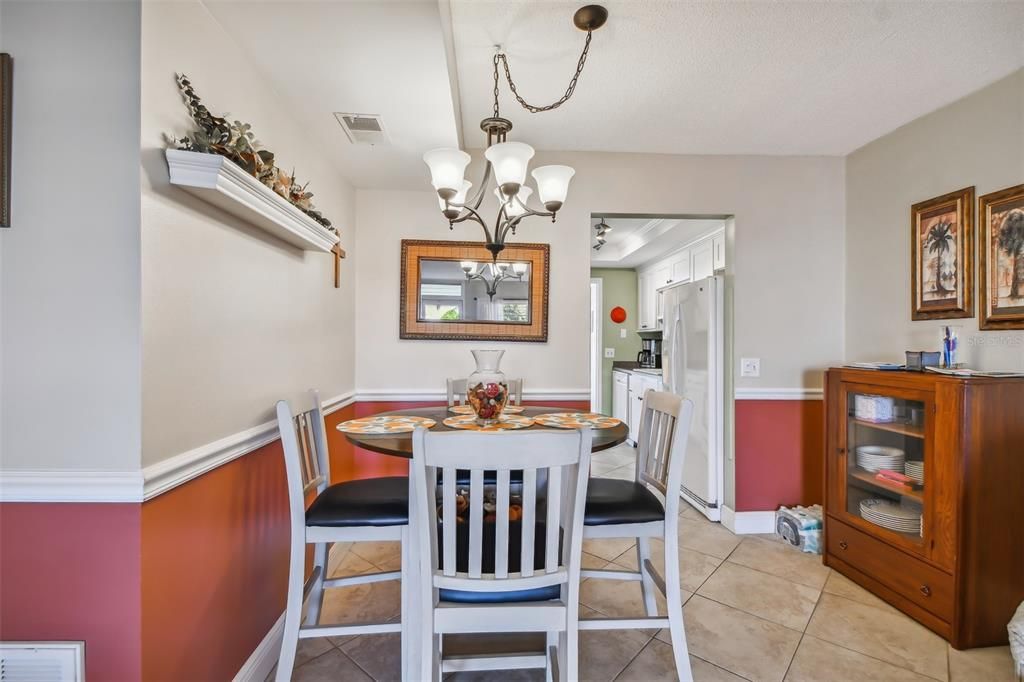 For Sale: $335,000 (2 beds, 2 baths, 1220 Square Feet)