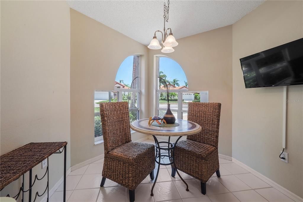 For Sale: $389,900 (2 beds, 2 baths, 1775 Square Feet)