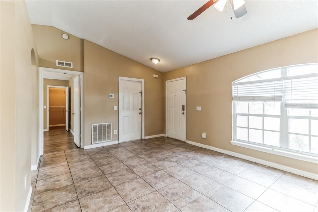 Active With Contract: $279,900 (3 beds, 2 baths, 1116 Square Feet)