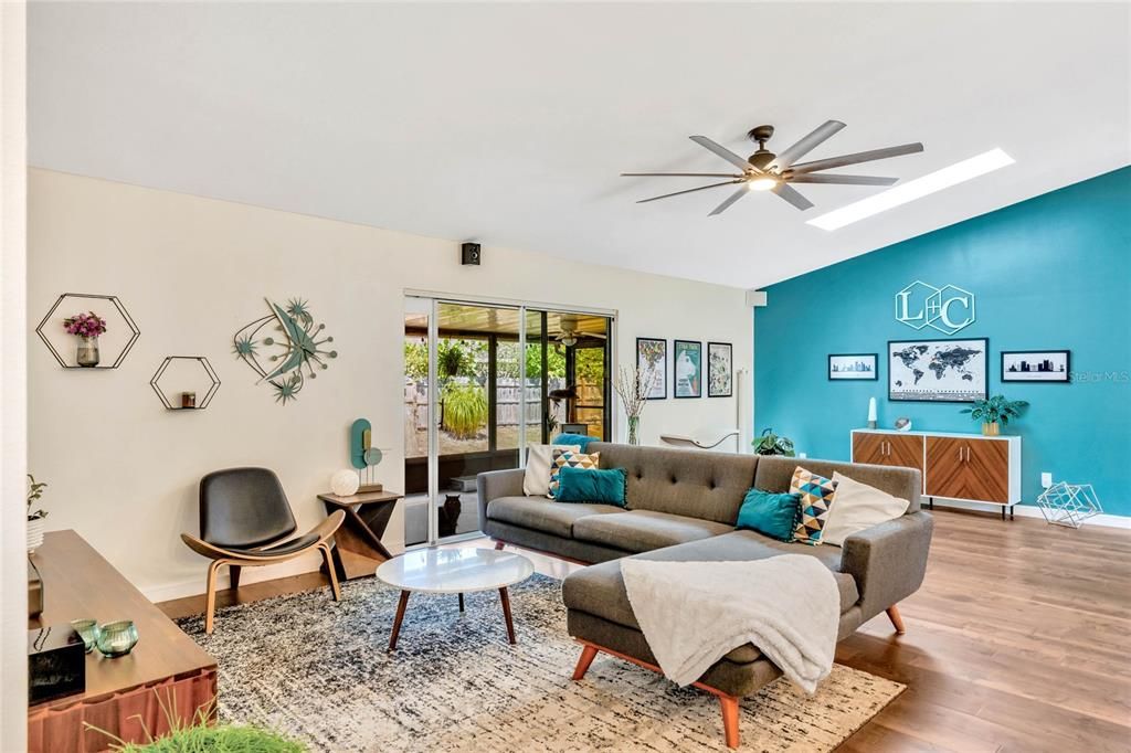 Active With Contract: $519,900 (3 beds, 2 baths, 1575 Square Feet)
